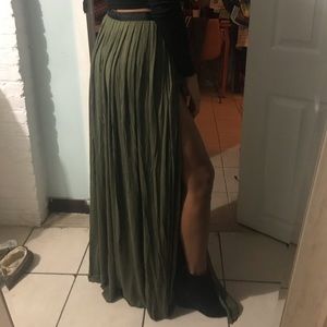 Ecote brand pleated maxi skirt with dual slits